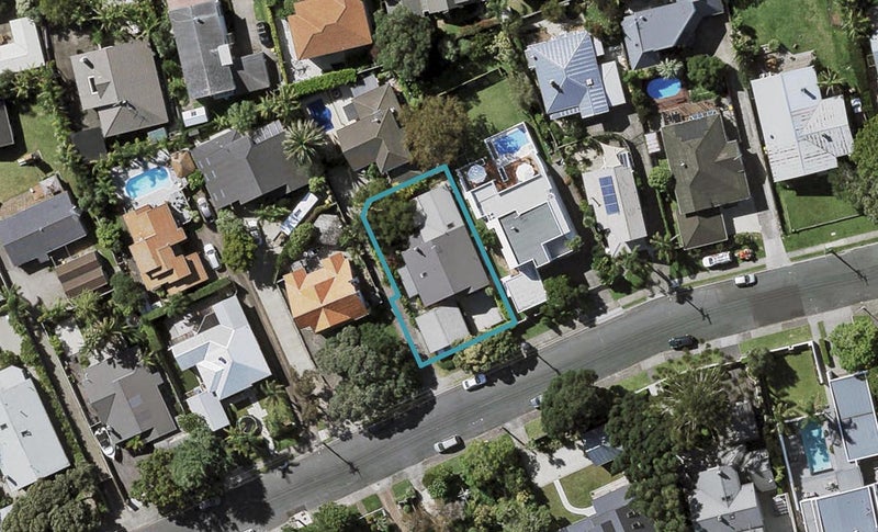 16 Norwood Road, Bayswater, Auckland - Carousel 1