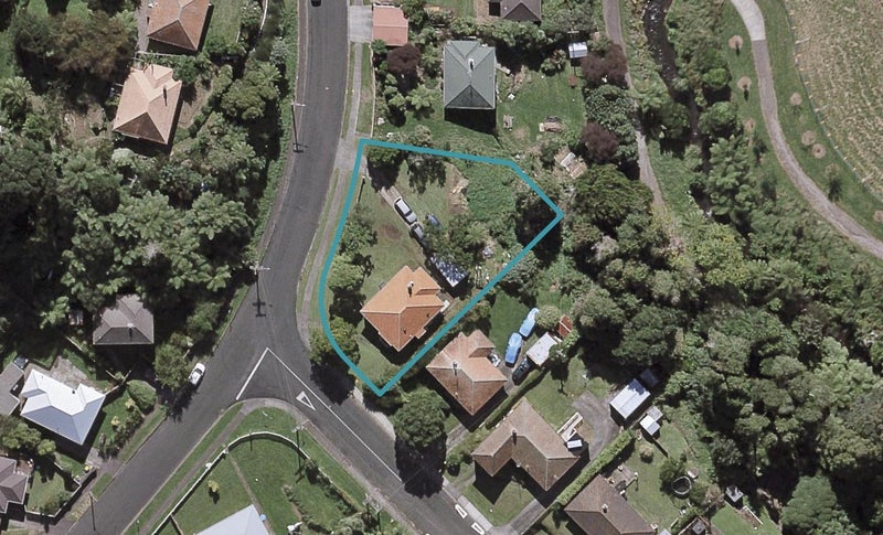 39 Glenpark Avenue, Frankleigh Park, New Plymouth - Carousel 1
