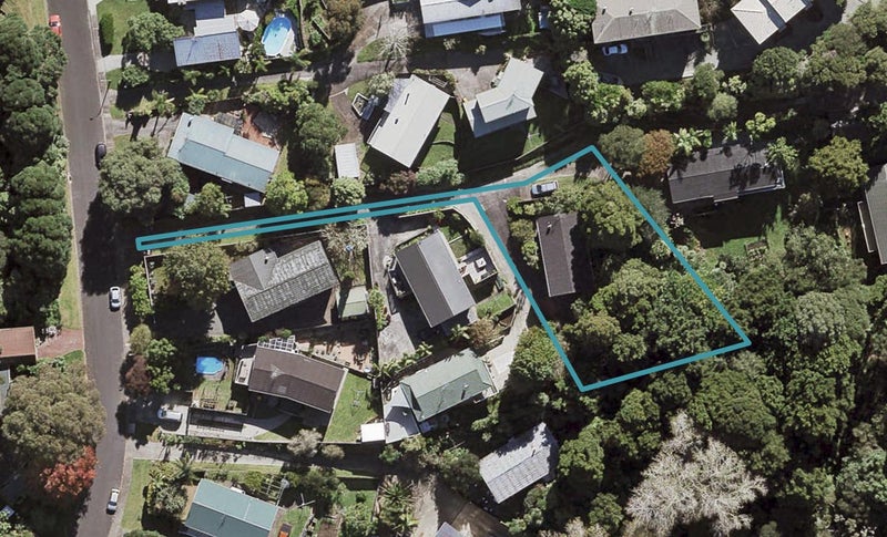 13 Ridgewood Crescent, Birkenhead, Auckland - Carousel 1