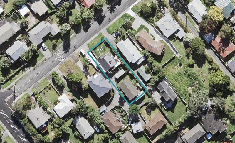 7 Tahi Terrace, Glen Eden, Auckland - Carousel 1