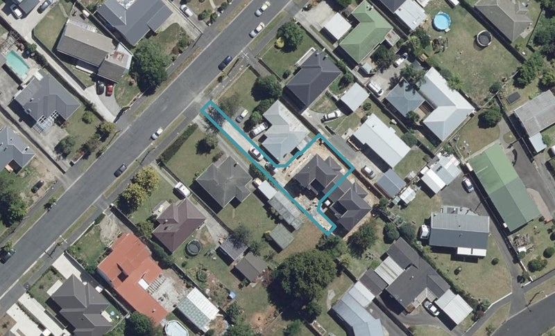 2/10 Greta Street, Glenview, Hamilton - Carousel 1