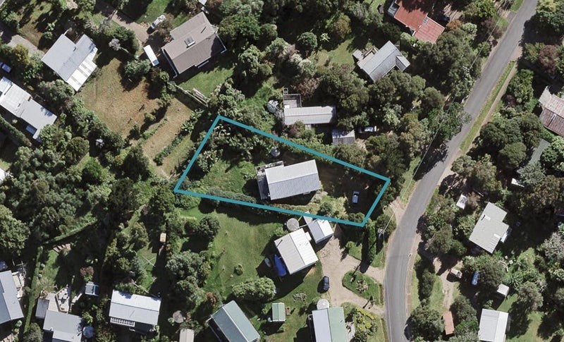 8 Whakarite Road, Ostend, Waiheke Island - Carousel 1