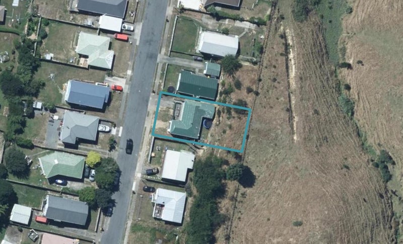 96 Arahura Crescent, Waitangirua, Porirua - Carousel 1