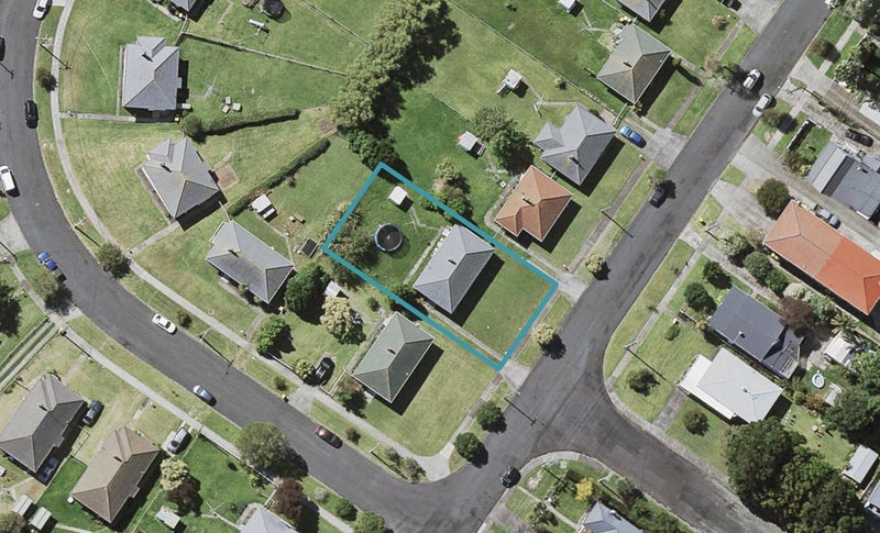 87 Eversleigh Road, Belmont, Auckland - Carousel 1