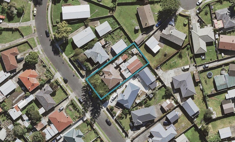 11 Convair Crescent, Mangere, Auckland - Carousel 1