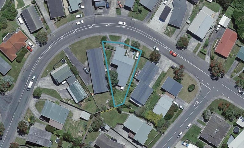67 Stewart Drive, Newlands, Wellington - Carousel 1