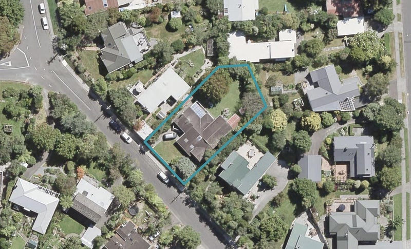 35 Jocelyn Crescent, Pinehaven, Upper Hutt - Carousel 1