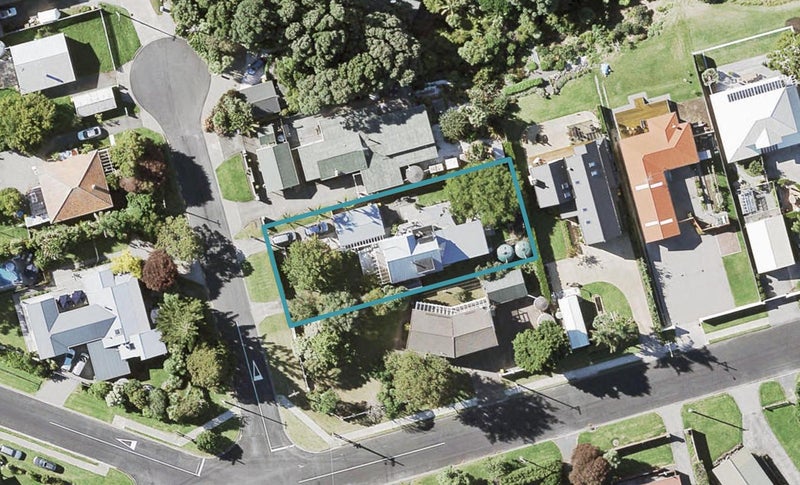 8 Cherrie Road, Beachlands, Auckland - Carousel 1