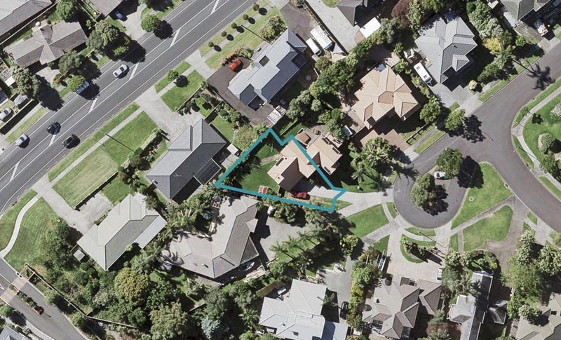 19 Artesia Close, Shamrock Park, Auckland - Carousel 1