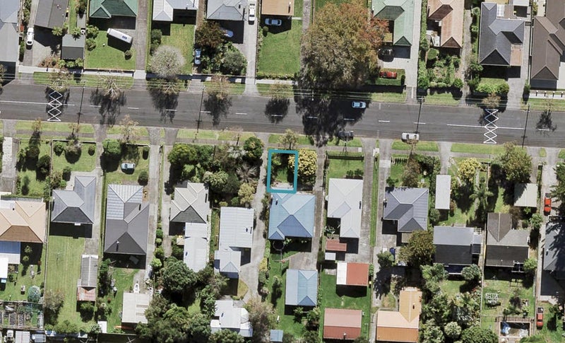 8/24 Yeovil Road, Te Atatu Peninsula, Auckland - Carousel 1