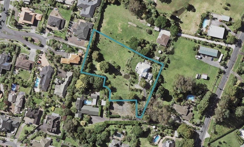 340 Point View Drive, Shamrock Park, Auckland - Carousel 1