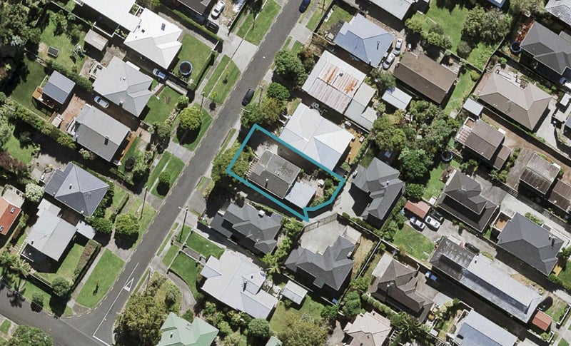 100 Fowlds Avenue, Sandringham, Auckland - Carousel 1