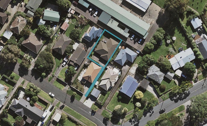 5A Houpara Street, One Tree Hill, Auckland - Carousel 1