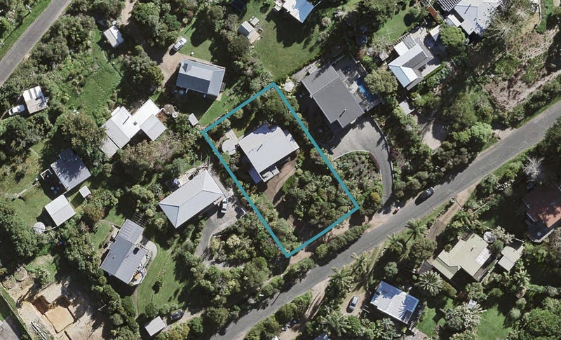 7 Tiri Road, Oneroa, Waiheke Island - Carousel 1