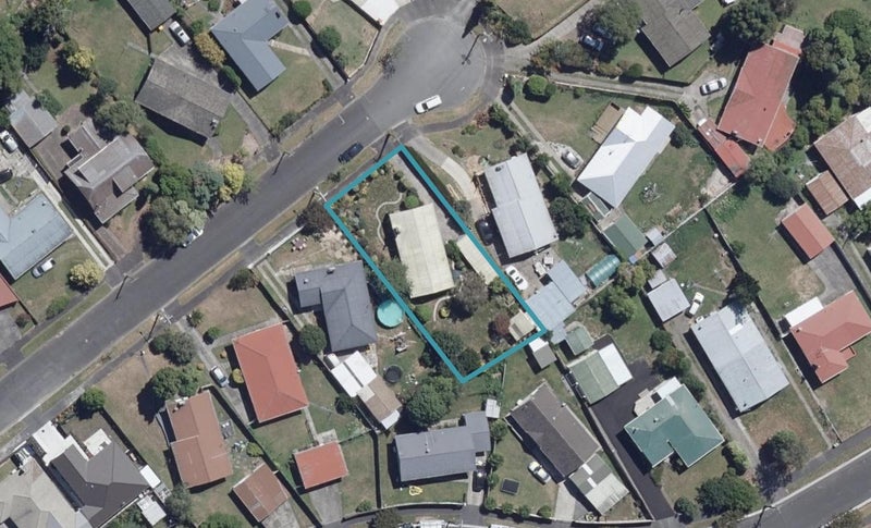 10 Pryce Place, Silverdale, Hamilton - Carousel 1