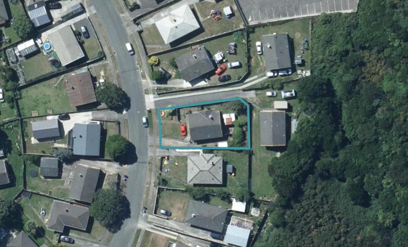 13 Surprise Place, Cannons Creek, Porirua - Carousel 1
