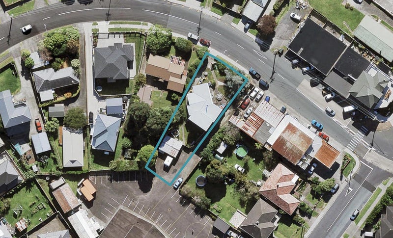 4 Gloria Avenue, Te Atatu Peninsula, Auckland - Carousel 1