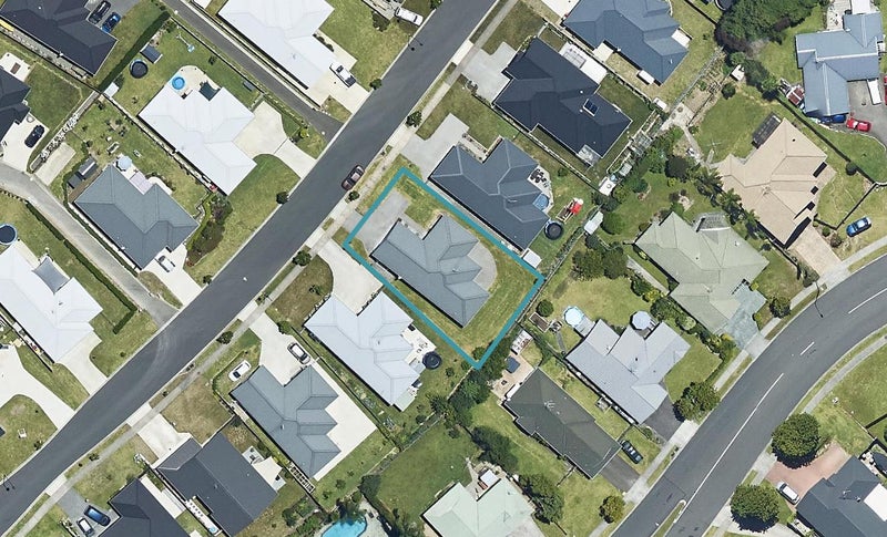 44 Fairfax Crescent, Pyes Pa, Tauranga - Carousel 1