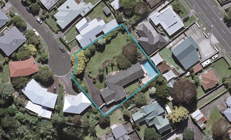 11 Onslow Place, Merrilands, New Plymouth - Carousel 1