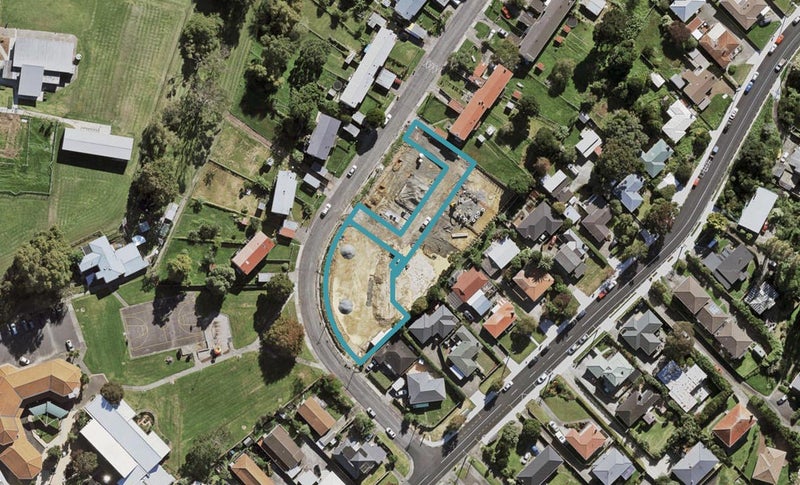 1/9 Cadness Street, Northcote, Auckland - Carousel 1