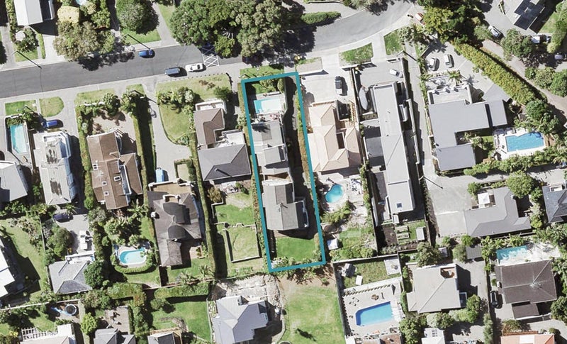 2/13 Garadice Road, Rothesay Bay, Auckland - Carousel 1