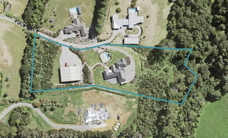 86 Shaw Road, Oratia, Auckland - Carousel 1