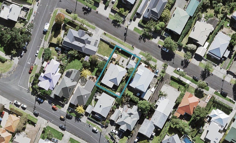 52 Springfield Road, Morningside, Auckland - Carousel 1