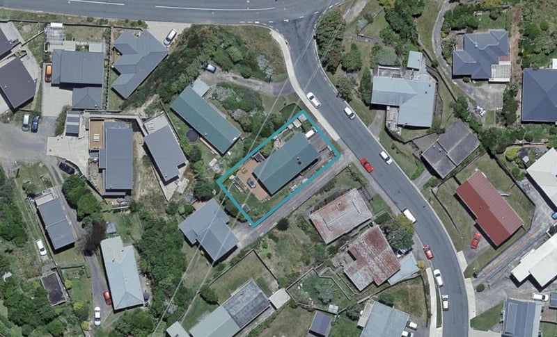 2 Edgecombe Street, Newlands, Wellington - Carousel 1