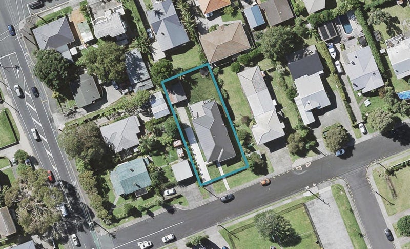 2 Westwell Road, Belmont, Auckland - Carousel 1