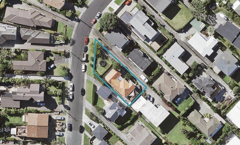 17 Seaview Road, Castor Bay, Auckland - Carousel 1