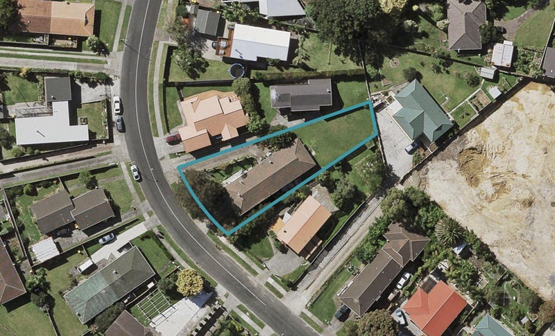 1/84 Cardiff Road, Pakuranga, Auckland - Carousel 1