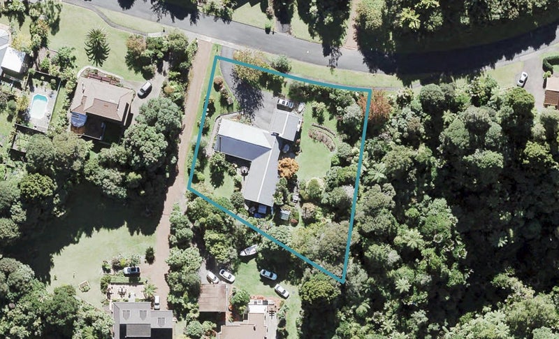 9 Atarua Gardens, Waiatarua, Auckland - Carousel 1
