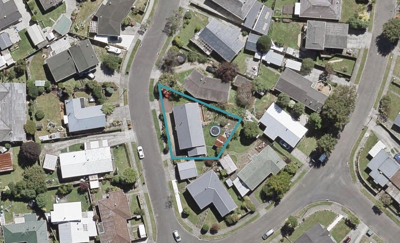 4 Omaha Grove, Totara Park, Upper Hutt - Carousel 1