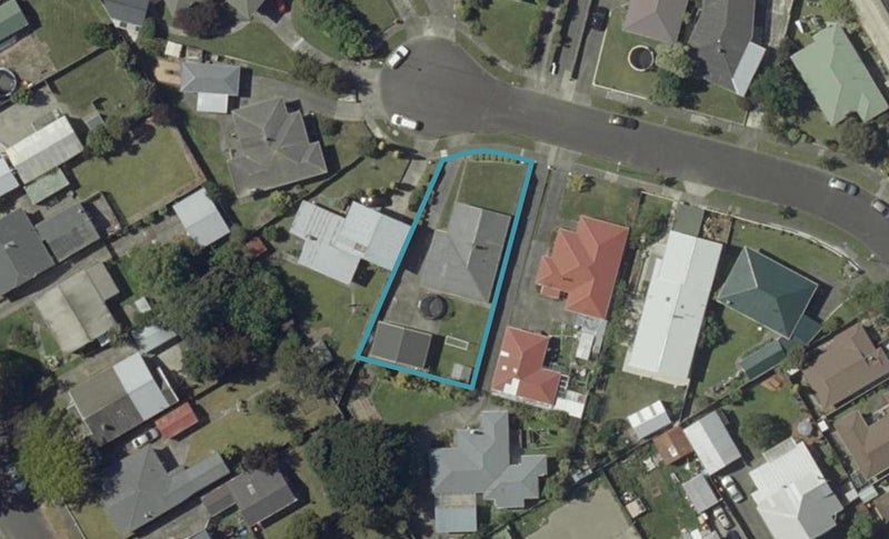 9 Lowestoft Place, West End, Palmerston North - Carousel 1
