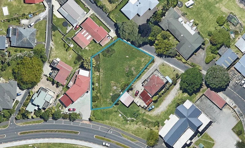 11 Lake Road, Ohinemutu, Rotorua - Carousel 1
