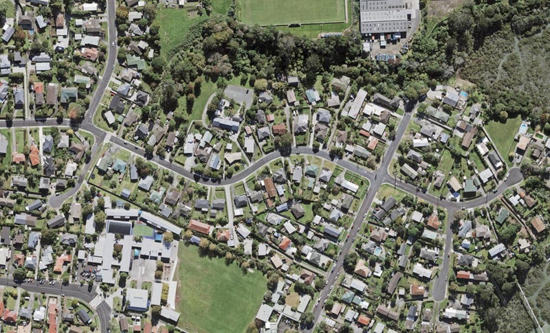 57 Divich Avenue, Te Atatu South, Auckland - Carousel 1