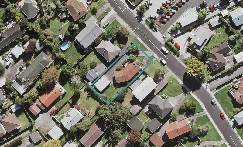10 Compton Street, Hillcrest, Auckland - Carousel 1