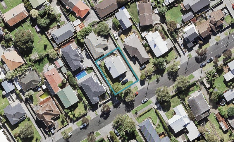 11A St Michaels Avenue, Point Chevalier, Auckland - Carousel 1