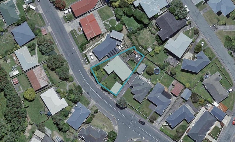 90 Kenmore Street, Newlands, Wellington - Carousel 1