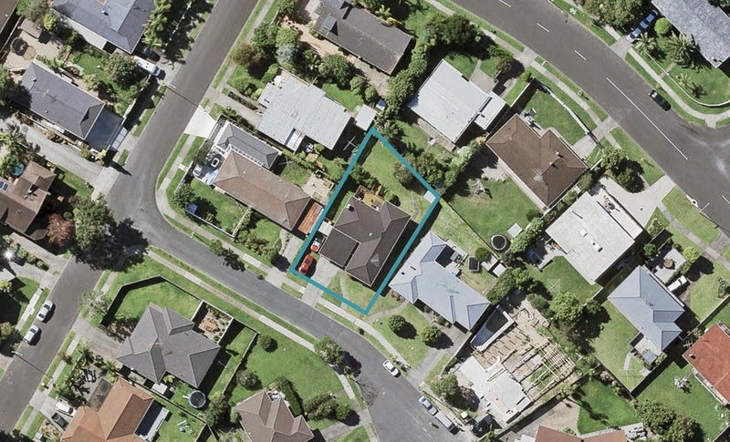 4 Rene Place, Sunnyhills, Auckland - Carousel 1