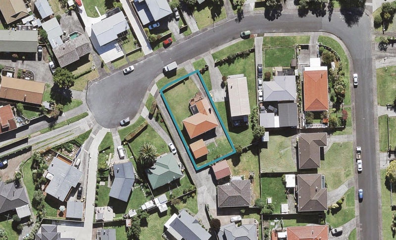 22 Bodi Place, Te Atatu South, Auckland - Carousel 1