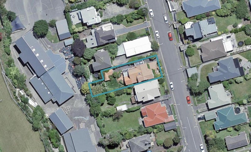 18 Monaghan Avenue, Karori, Wellington - Carousel 1