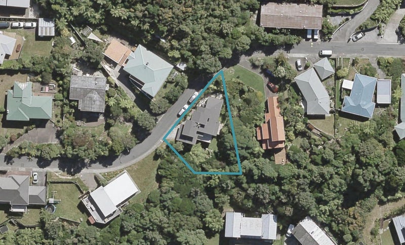 12 Walnut Way, Maungaraki, Lower Hutt - Carousel 1