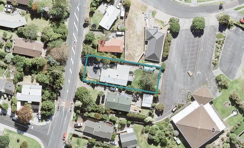 29 Ladies Mile, Manly, Whangaparaoa - Carousel 1