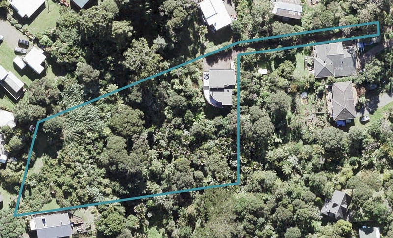 7 Kilgour Terrace, Huia, Auckland - Carousel 1