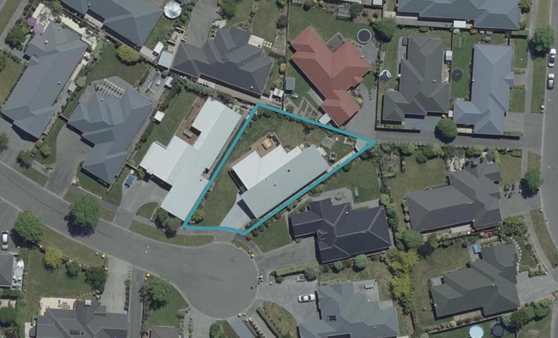 7 Springside Place, Redwood, Christchurch - Carousel 1