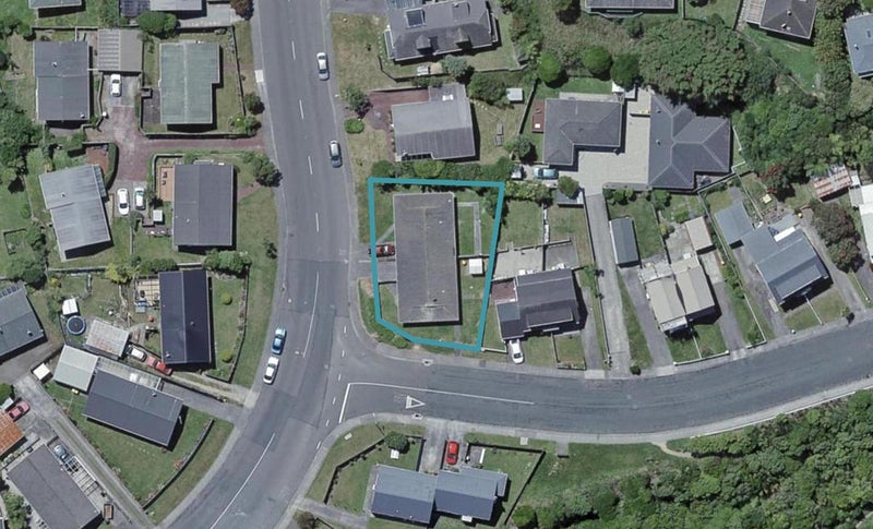 1B Ladbrooke Drive, Newlands, Wellington - Carousel 1