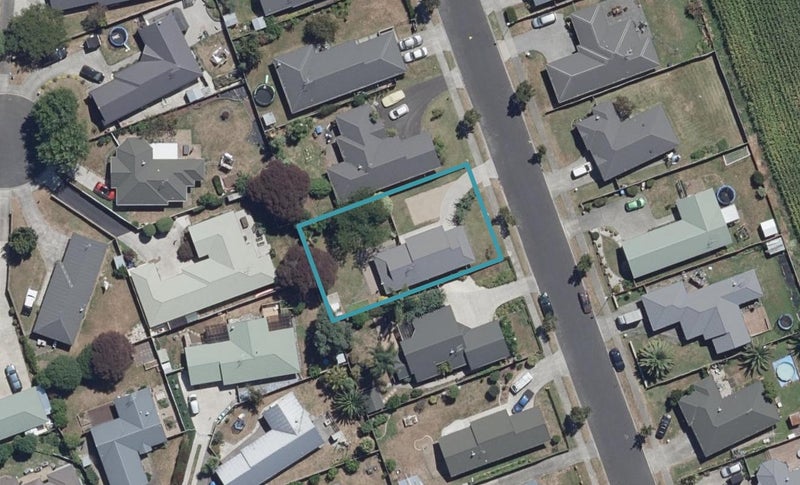 11 Aldona Place, Fairview Downs, Hamilton - Carousel 1