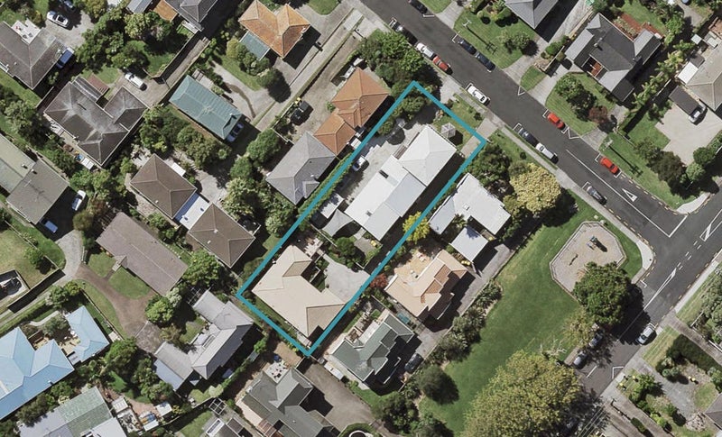 1/6 Belmont Terrace, Milford, Auckland - Carousel 1