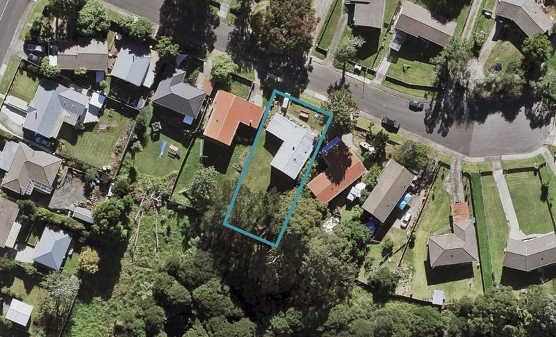 8 Hanui Place, Massey, Auckland - Carousel 1
